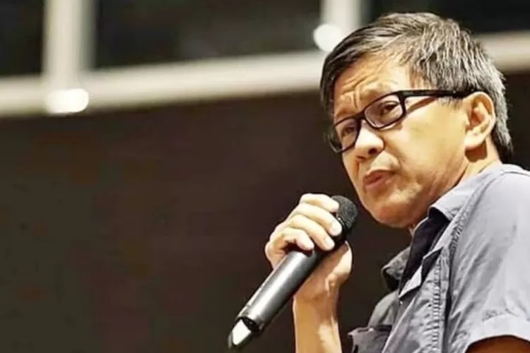 Rocky Gerung Bongkar Kunjungan Menteri ke Gibran, FOKSI Resmi Melaporkan ke Polisi